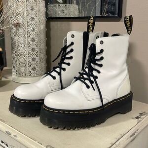 GOOD CONDITION 
Dr. Martens Jadon Smooth Leather Platform Boots